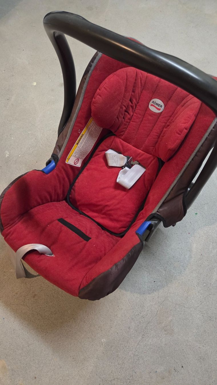 Britax Römer Seggiolini per auto: Römer Autositz Babyschale – Usato da Steinen venduto da mur_rj5h