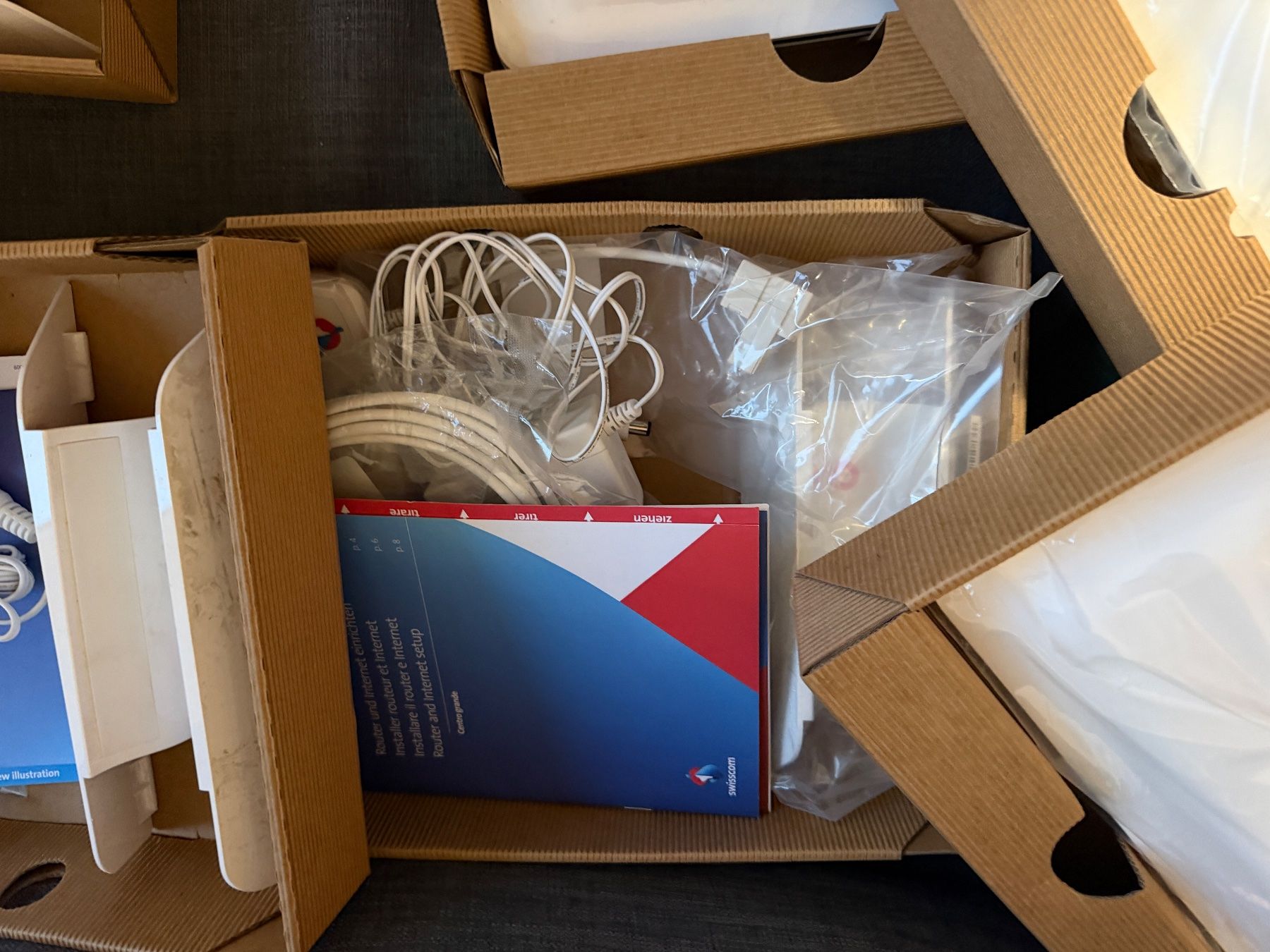 Modems & Routeurs: 3x Centro Grande Internet Starter kit Swisscom modem – D'occasion à Fribourg par J334455 2