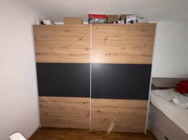 Kleiderschrank