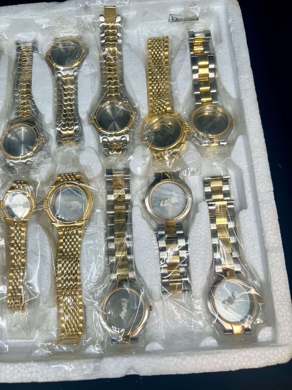 Givenchy Montres: Givenchy Lot de boîtier complet de différentes taille – Neuf (Voir description) à Sion par ROBY_ROBY_ROBY 1