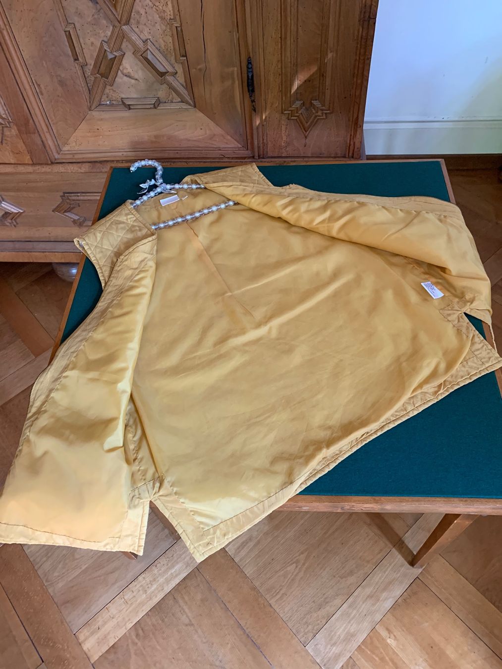 Gilets & Westen: VINTAGE CHRIS LINE Weste 100% Seide Größe: 42DE – Gebraucht aus Interlaken von Bona55 5