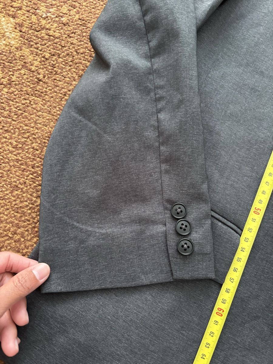 Completi: Suit – Nuovo (secondo la descrizione) da Genève venduto da Second_Hand_Ch 2