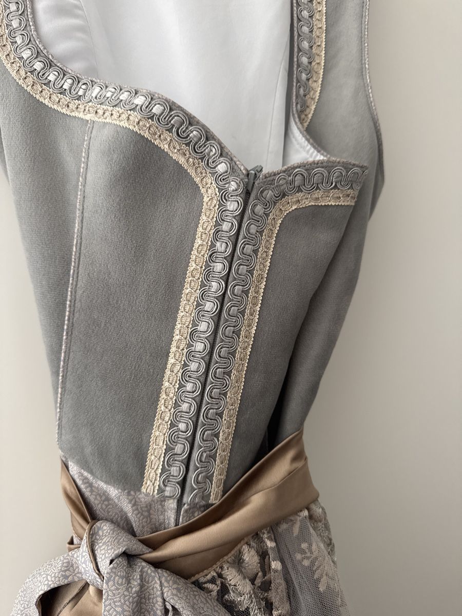 Krüger Vestiti: Designer Dirndl Krüger – Nuovo (secondo la descrizione) da Ruggell venduto da lis_xx6d 1