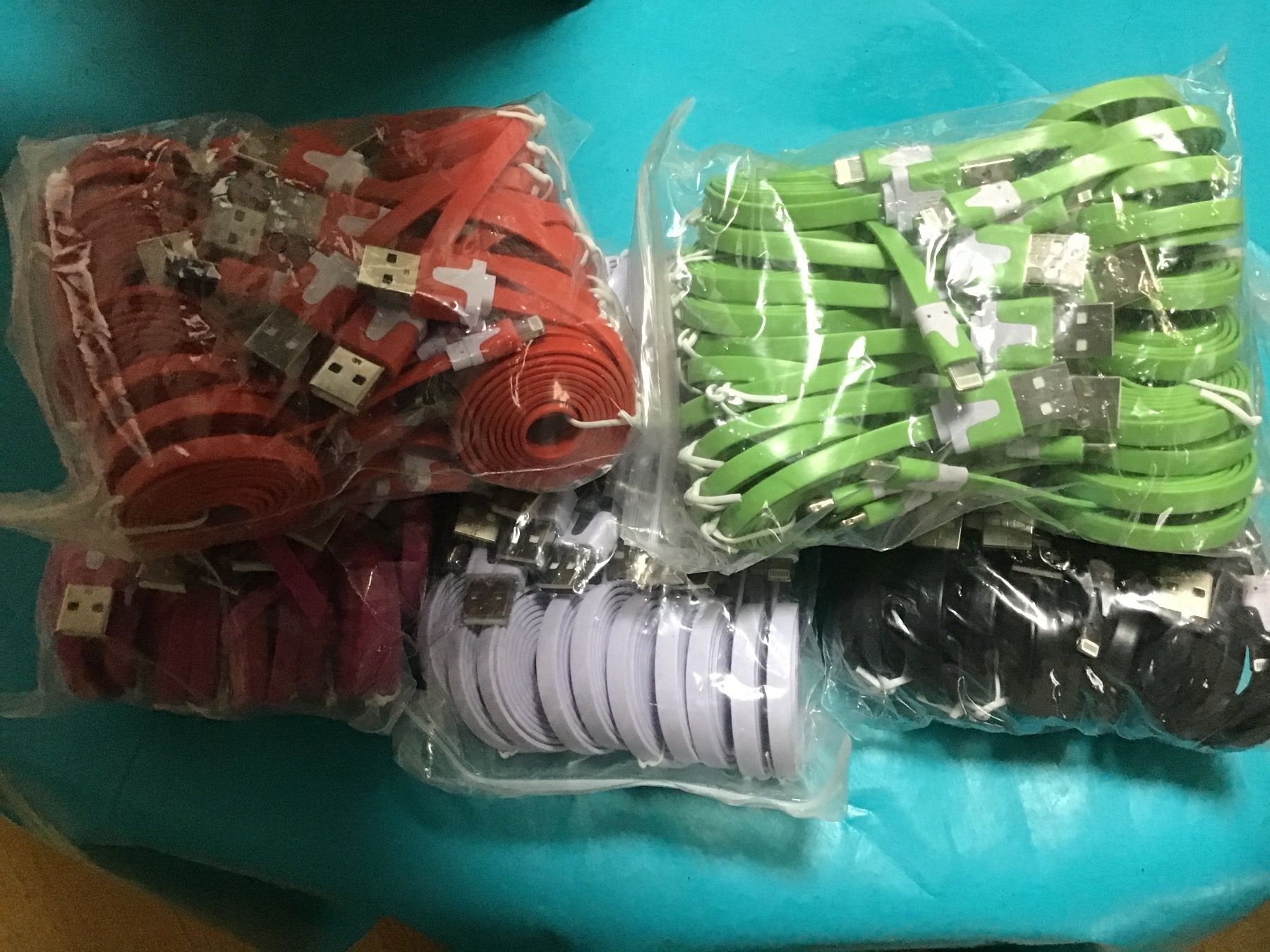 Cavi: 100 câbles neufs pour anciens iPad/iPhone – Nuovo e nell'imballaggio originale da Lausanne venduto da topthai