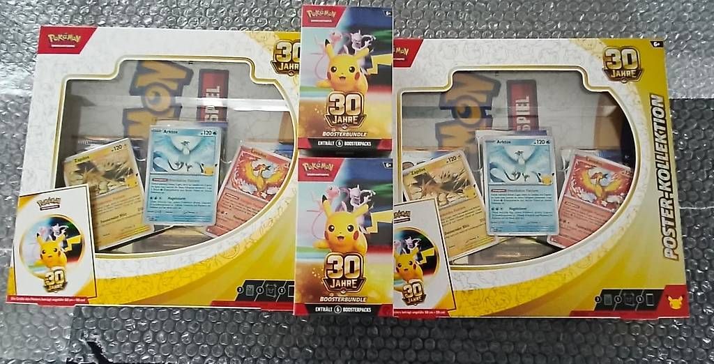 Pokémon Sammelbilder & Trading cards: Pokémon 2x 30th Booster Bundle DE + 2x Poster Collection DE – Neu und originalverpackt aus Nottwil von Xfz_Eliots