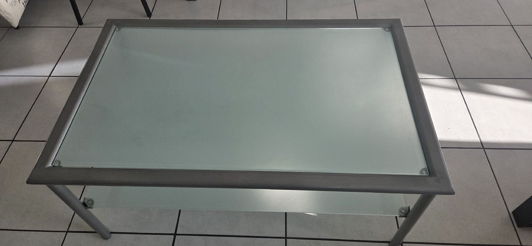 Tables: Couchtisch Glasplatten Metallrahmen – D'occasion à Aegerten par elmasela