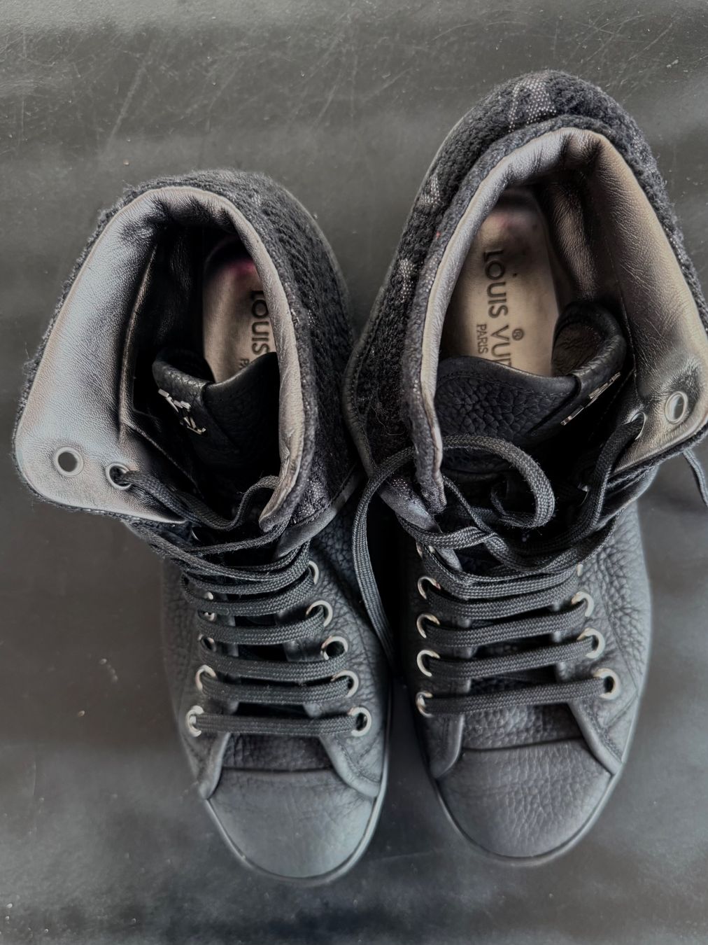 Louis Vuitton Scarpe da donna: Sneakers LOUIS VUITTON en cuir noir – Usato da Vernier venduto da ley_yqh9 5
