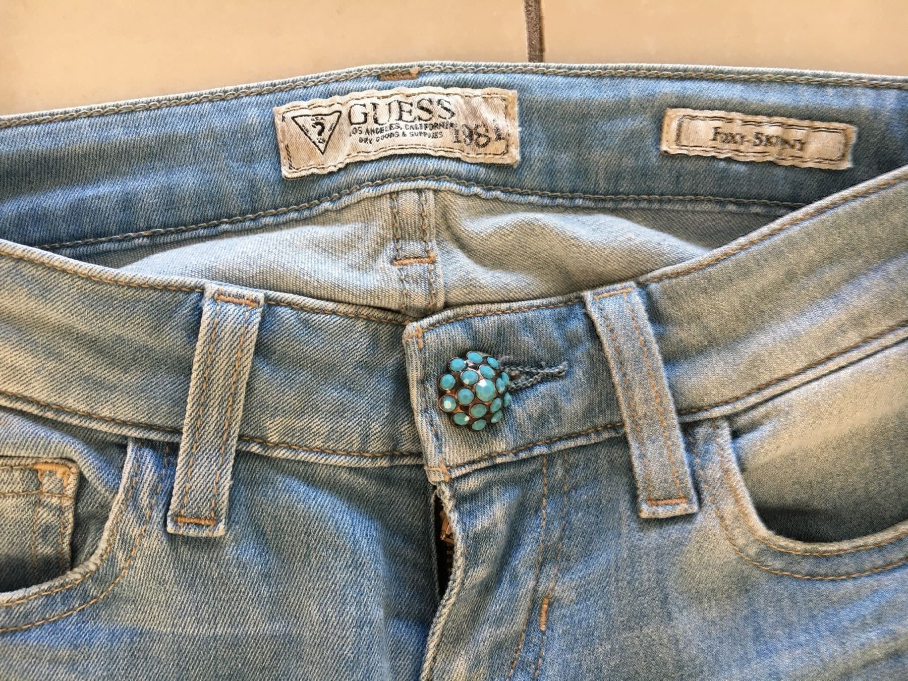 Guess Jeans: GUESS Skinny Slim Hose gr. 25, – Usato da Buchs-ZH venduto da rivella55 3