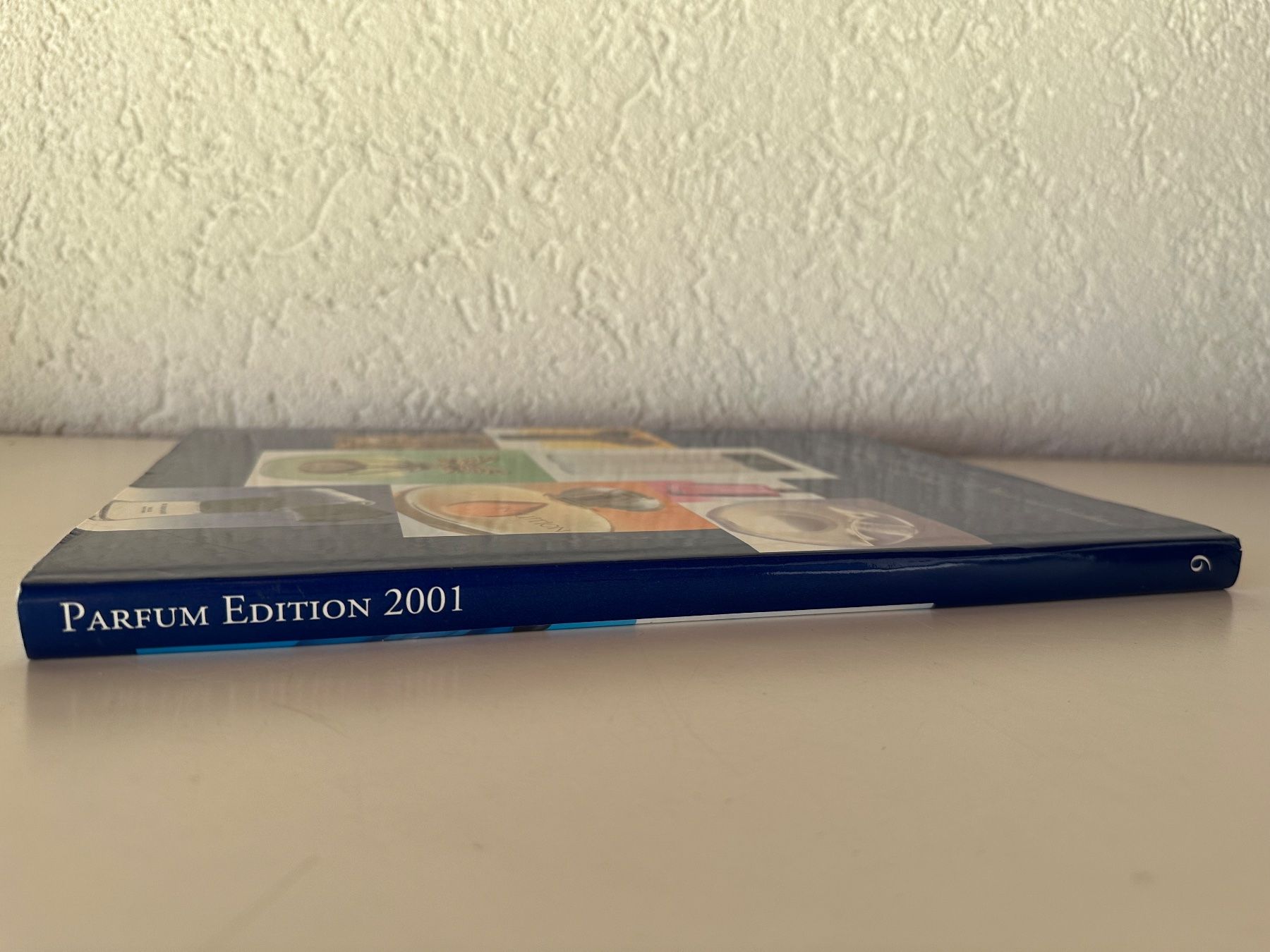Livres: Parfums Edition 2001, Buch – D'occasion à Aarburg par flacon05 2