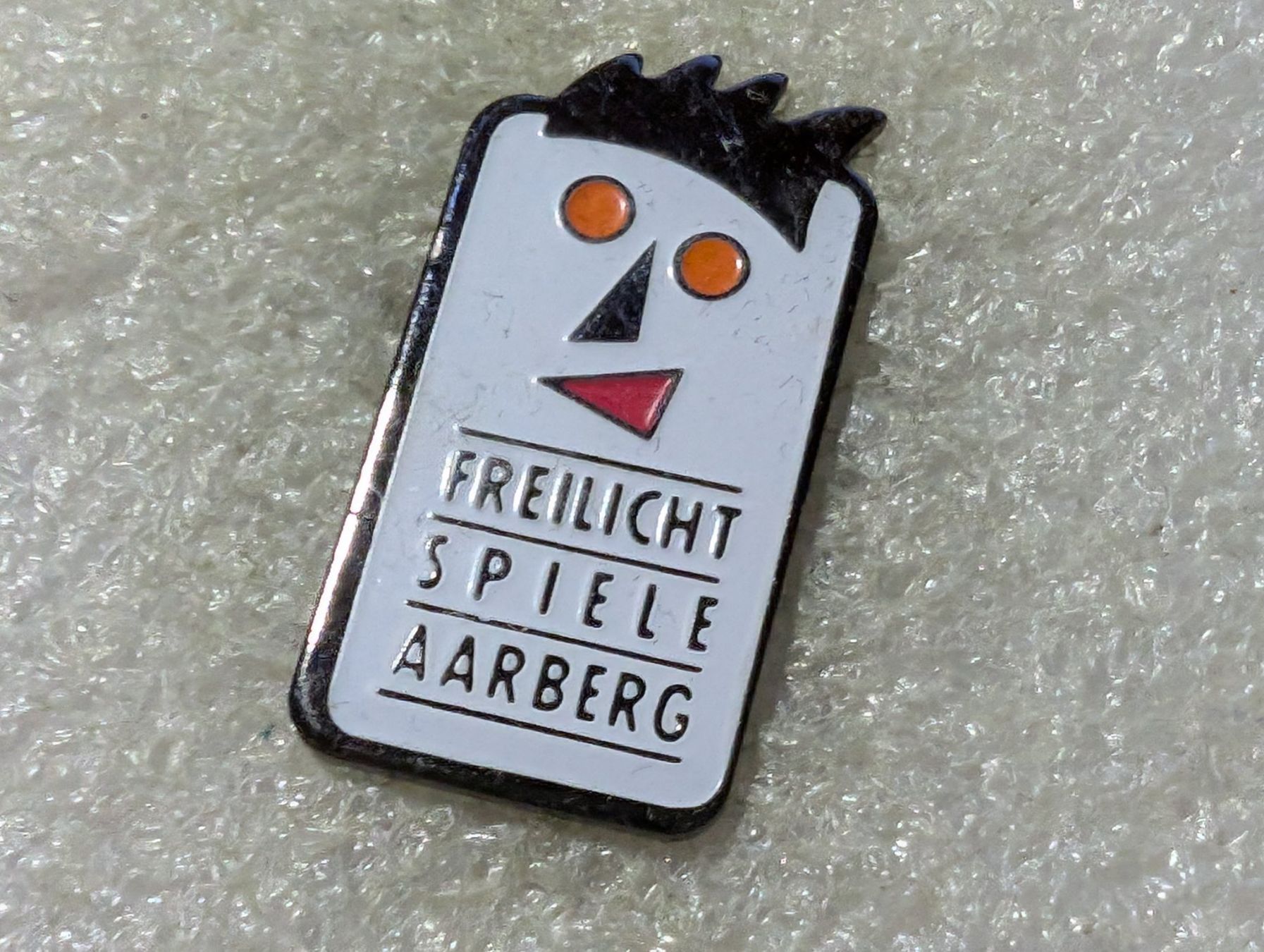 Placchette & Badge: Ansteckpin 164: Freilicht Spiel Aarberg – Usato da Oppligen venduto da Pin-Fall-Shop