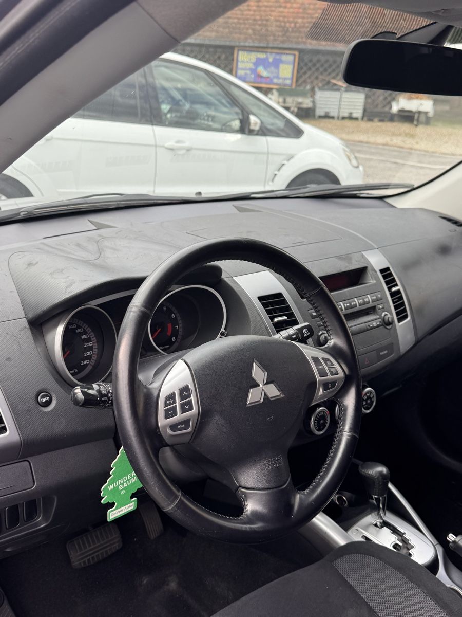 Mitsubishi Automobili: Mitsubishi Outlander 2.4 4x4  – Usato da Schaanwald venduto da Super113 4