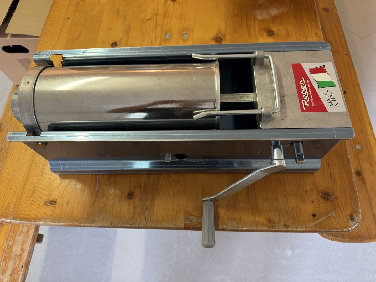 Appareils de cuisine: Reber Wurstfüller 5 kg horizontal Edelstahl – D'occasion à lüscherz par Padawan12 2