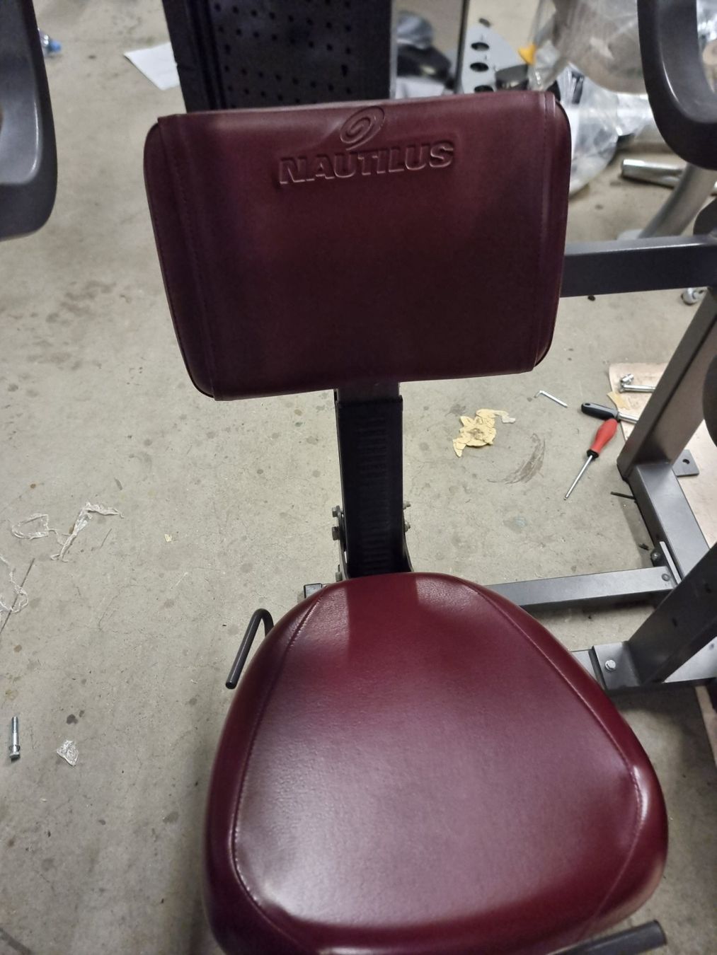 Nautilus Hometrainer: Kraftstation Nautilus Nitro Bauchmuskeltrainer Rot – Gebraucht aus Aarau von Aboudx 4