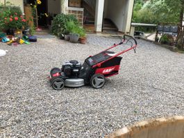 Benzinrasenmäher mit Radantrieb