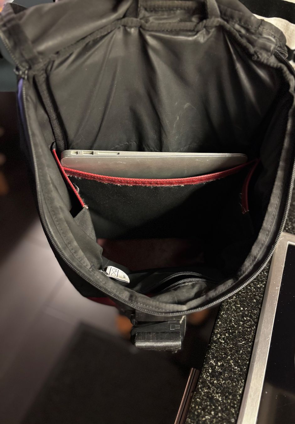 Freitag Zaini: FREITAG Rucksack CARTER Schwarz-Rot – Usato da Niederwangen b. Bern venduto da muidop 9