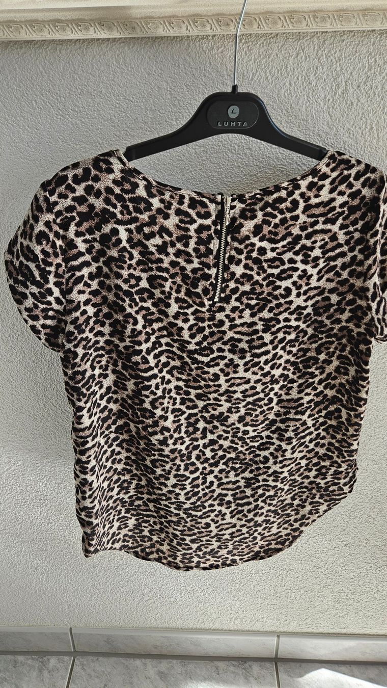 Only Blusen: Lässiges Top Bluse Leopard Only Gr. 36 / S – Gebraucht aus Gossau ZH von fashiontwo 2