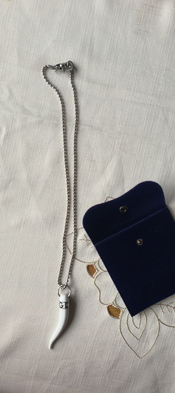 Dolce & Gabbana Catenine: D&G Kette mit Anhänger – Usato da Beringen venduto da Holly.80