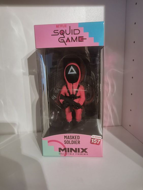MINIX - Squid Game - Masked Guard - #112 - Figurine à Collectionner 12 cm