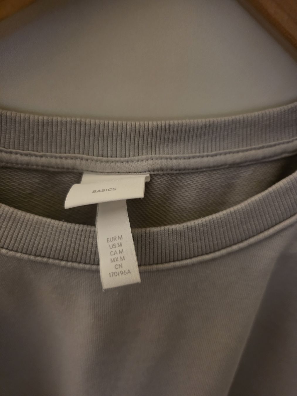 H&M T-shirts: T-shirt Gr M/L – D'occasion à Interlaken par NataliiaS 2