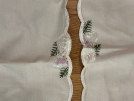 2 Weihnachtsdeckli weiss bestickt