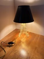 antike Tischlampe mit Glasfuss