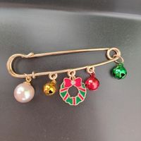 🌟 Festliche Brosche mit echter Perle & Weihnachtsglöckchen