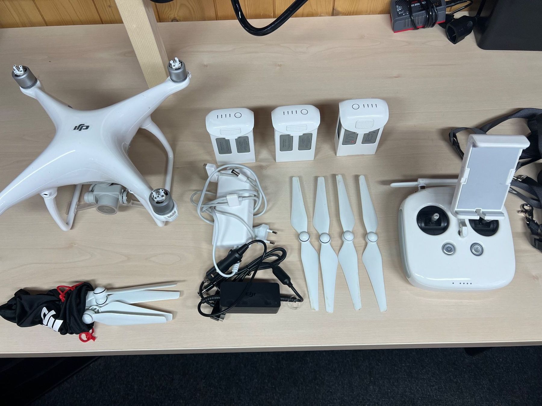 DJI Modellismo RC: Perfektes Angebot: DJI Phantom 4 Drohne! – Nuovo (secondo la descrizione) da Lenk im Simmental venduto da hsassenburg
