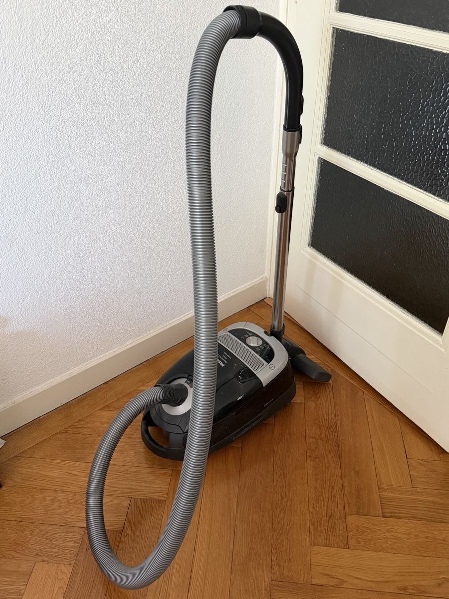 Miele Staubsauger & Zubehör: Aspirateur – Gebraucht aus Fribourg von SimoneA13 1