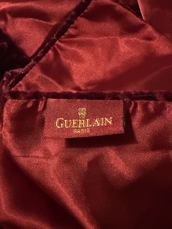Foulard Guerlain rouge satin et velours 