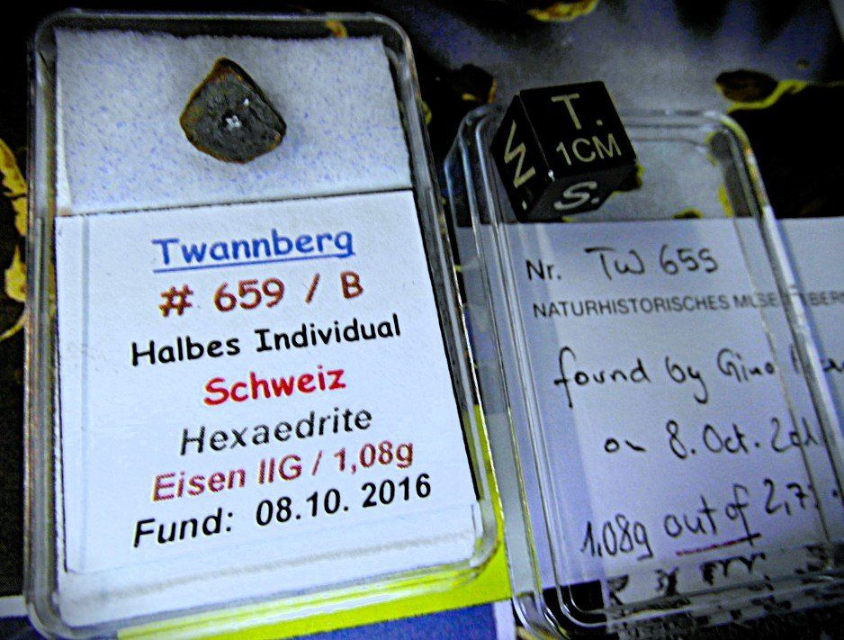 Minerali & Pietre curative: +++  Original Schweizer Meteorit TWANNBERG mit 1,08 g  +++ – Nuovo (secondo la descrizione) da Lengnau BE venduto da Lanthemann