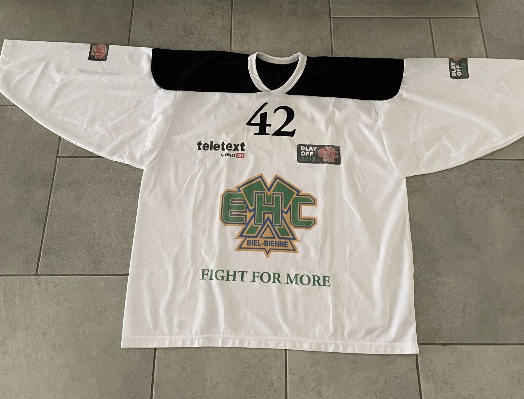 EHC Biel Leibchen & Hosen: Original Einlaufdress von Tom Preissing EHC Biel – Gebraucht aus Biel/Bienne von Cmobi