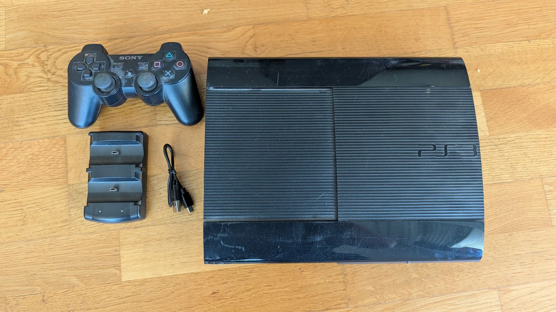 Sony Konsolen: Playstation 3 + Controller – Gebraucht aus Burgdorf von Henrikspringbrunn