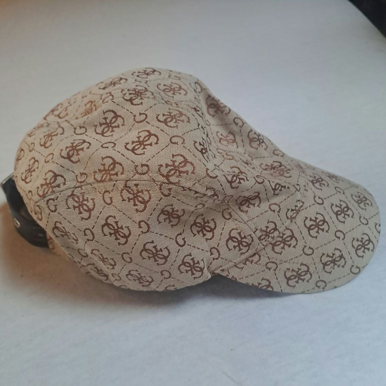 Guess Autres vêtements femmes: Cap Guess – D'occasion à vordemwald par Zopf0 2