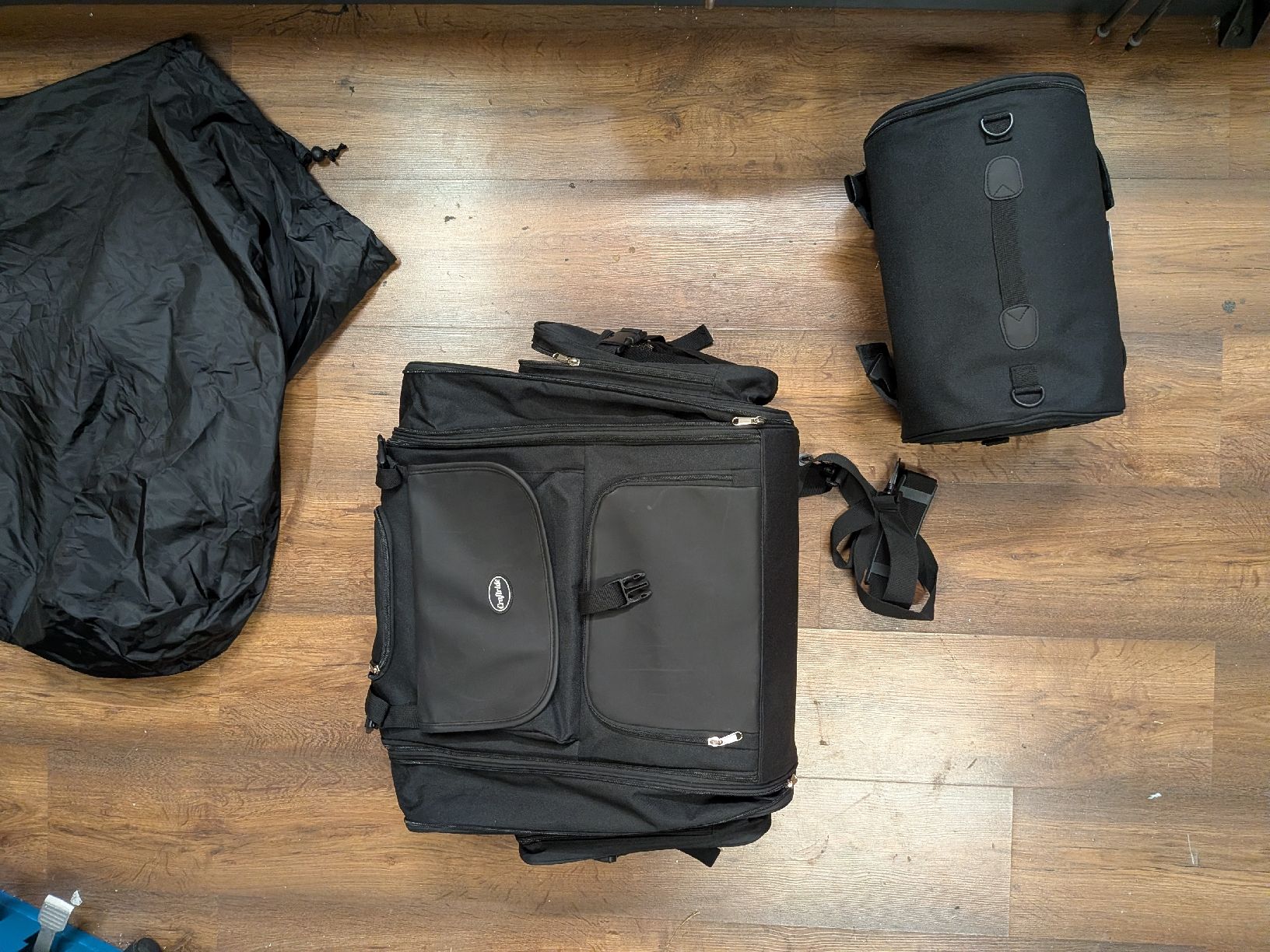 Toutes les pièces détachées moto: Sacs de Sissy bar Harley  – D'occasion à Vuadens par AlainHarley