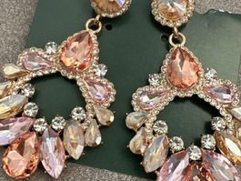 Glamouröse Ohrringe mit Box, Strasssteinen rosa