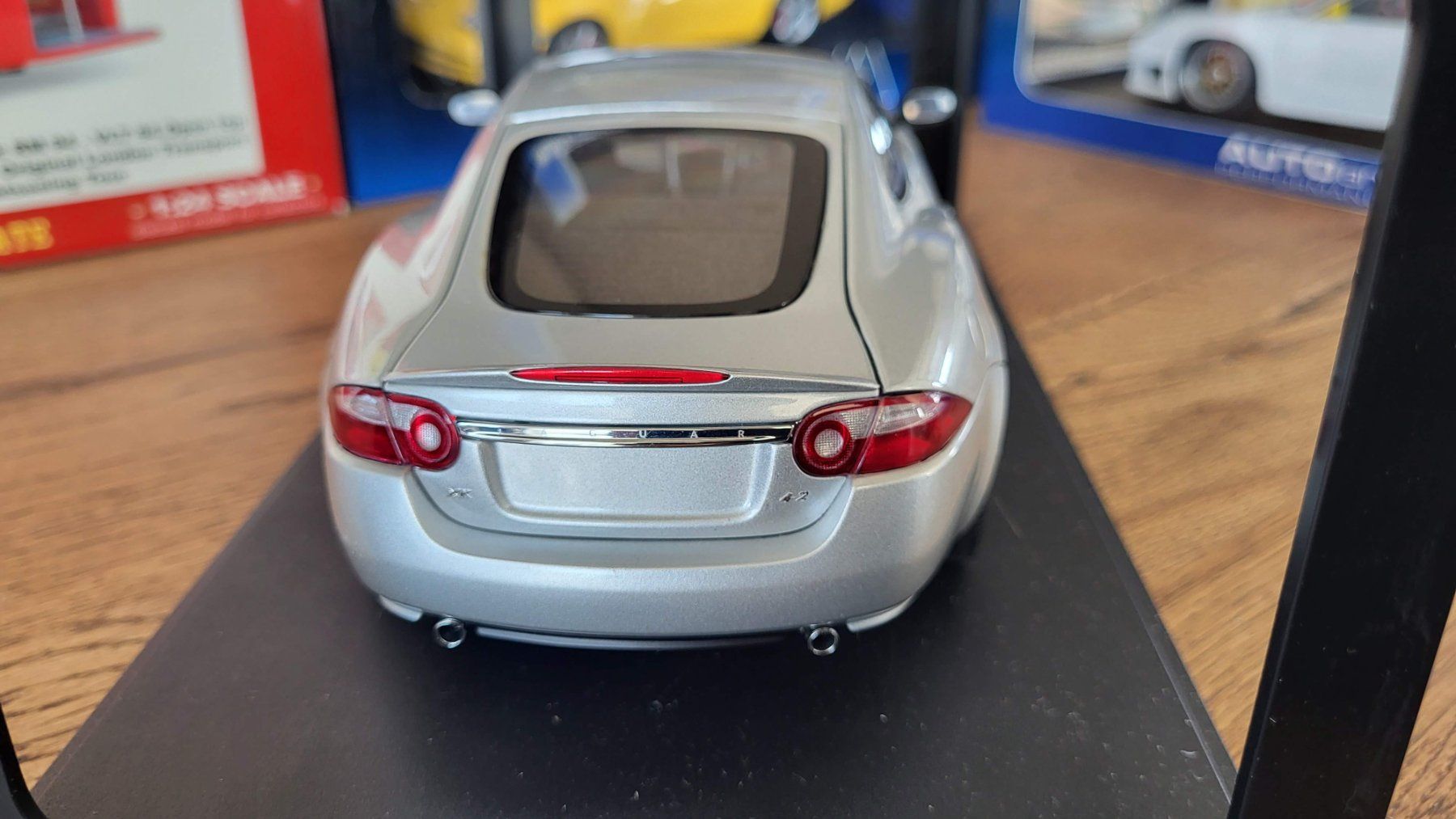 Autoart Voitures modèles: Jaguar XK Coupe 1:18 Autoart – D'occasion à Rothrist par Juana5 3
