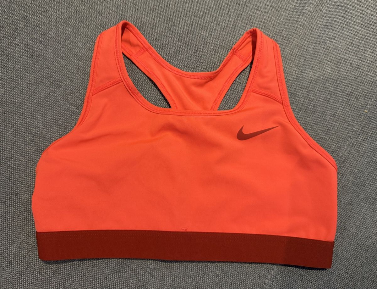 Nike Tops: Sport BH Nike – Neu (gemäss Beschreibung) aus Balzers von Lorena-H