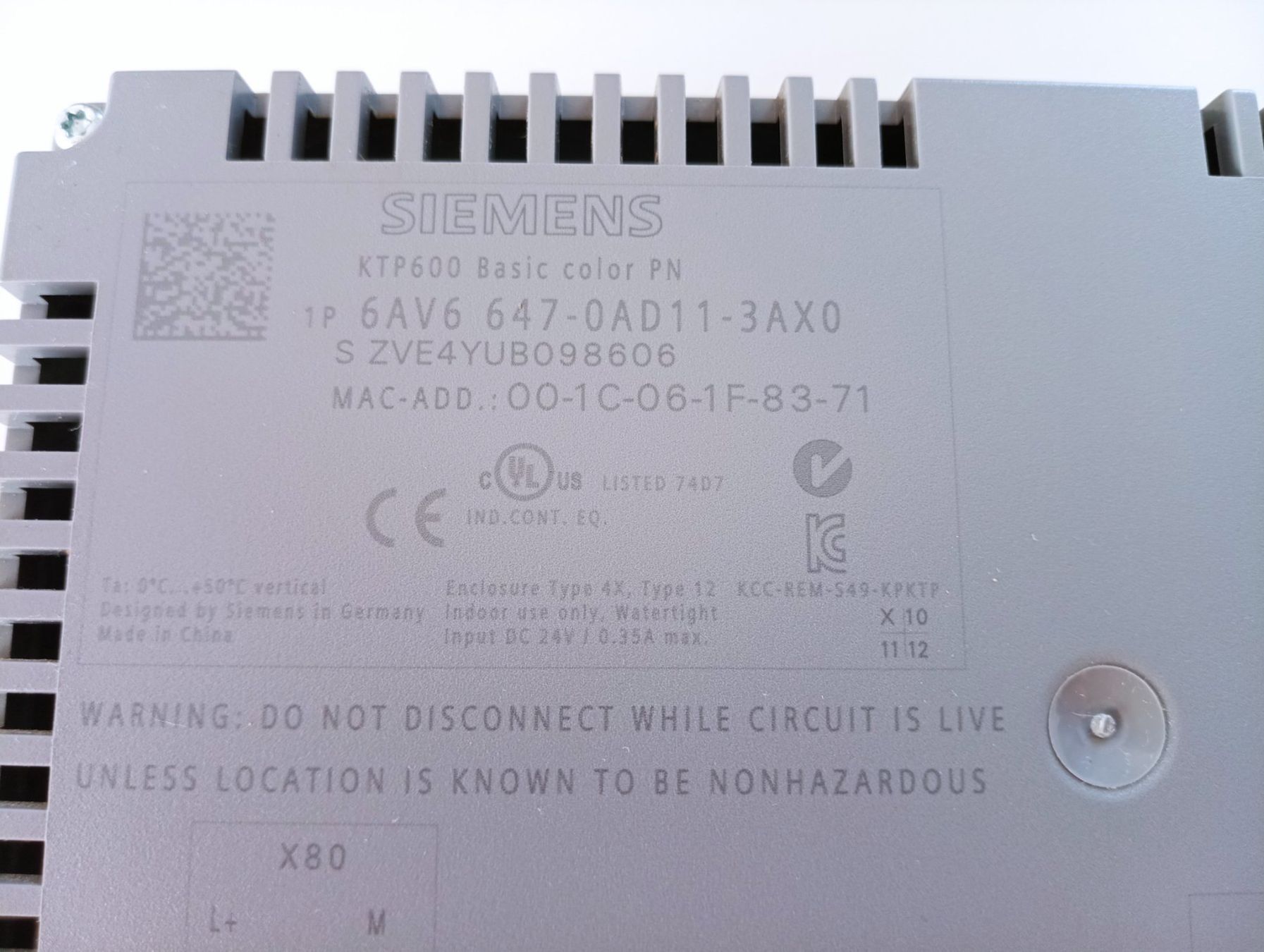 Siemens Componenti elettronici: Siemens SIMATIC HMI KTP600 Basic Color / 6AV6647-0AD11-3AX0 – Usato da Ufhusen venduto da HKSC 2