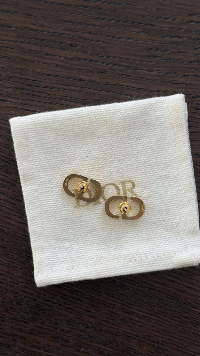 Dior Orecchini pendenti & Orecchini a lobo: Petit CD Mini-Ohrstecker – Nuovo (secondo la descrizione) da Birsfelden venduto da ant_ys8y 3