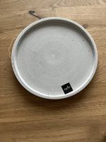 Verschiedene Schalen und Untersetzer für Küche und Esstisch