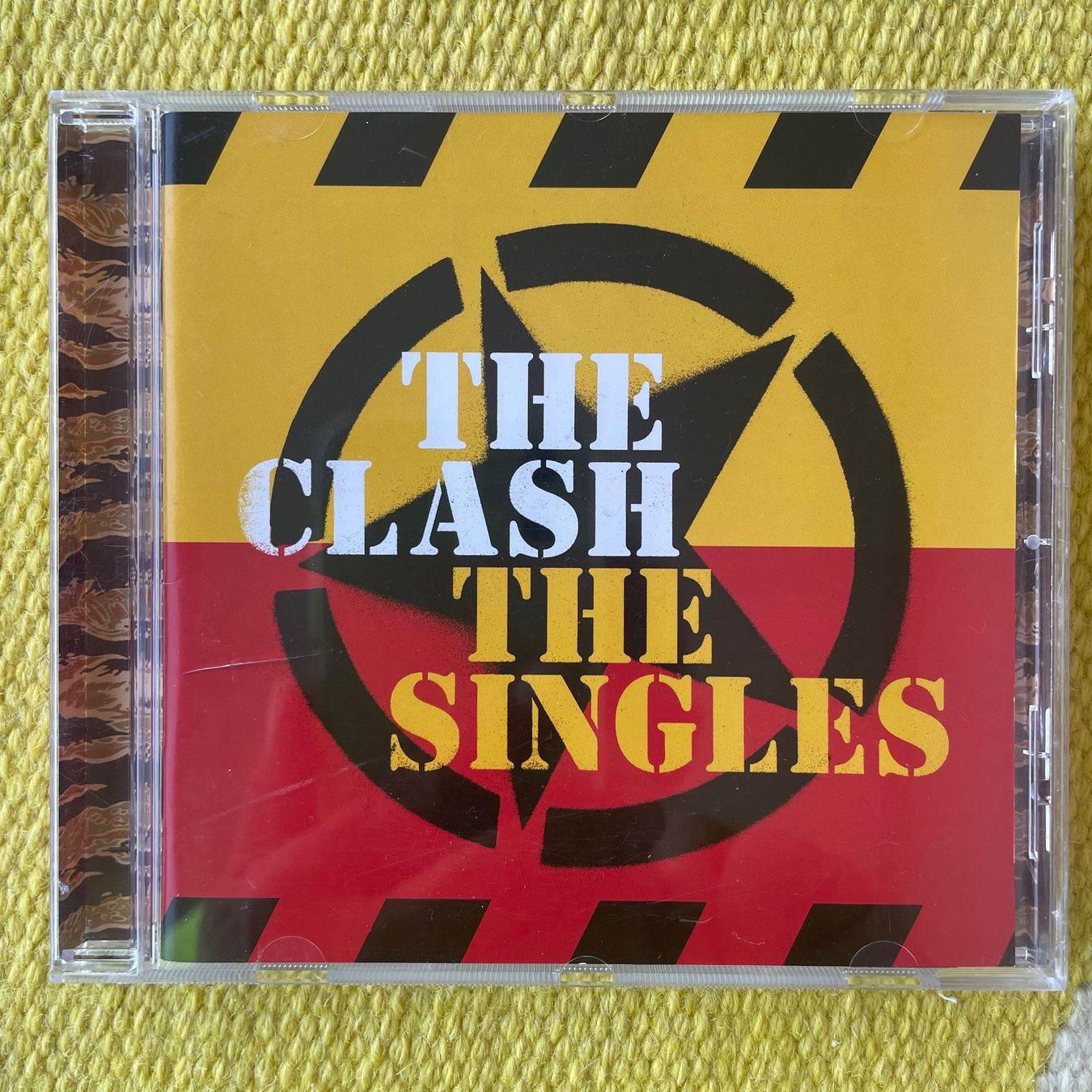 CDs: THE CLASH-THE SINGLES – Gebraucht aus Rorschacherberg von CD-Roli