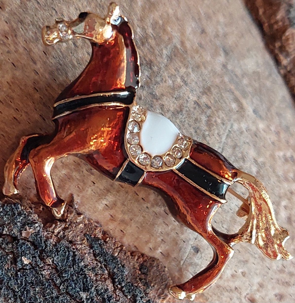 Broschen & Nadeln: Hübsche Brosche Pferd / Ross braun mit Strass-Steinchen – Neu (gemäss Beschreibung) aus Oberwil BL von Hunajakakku 1