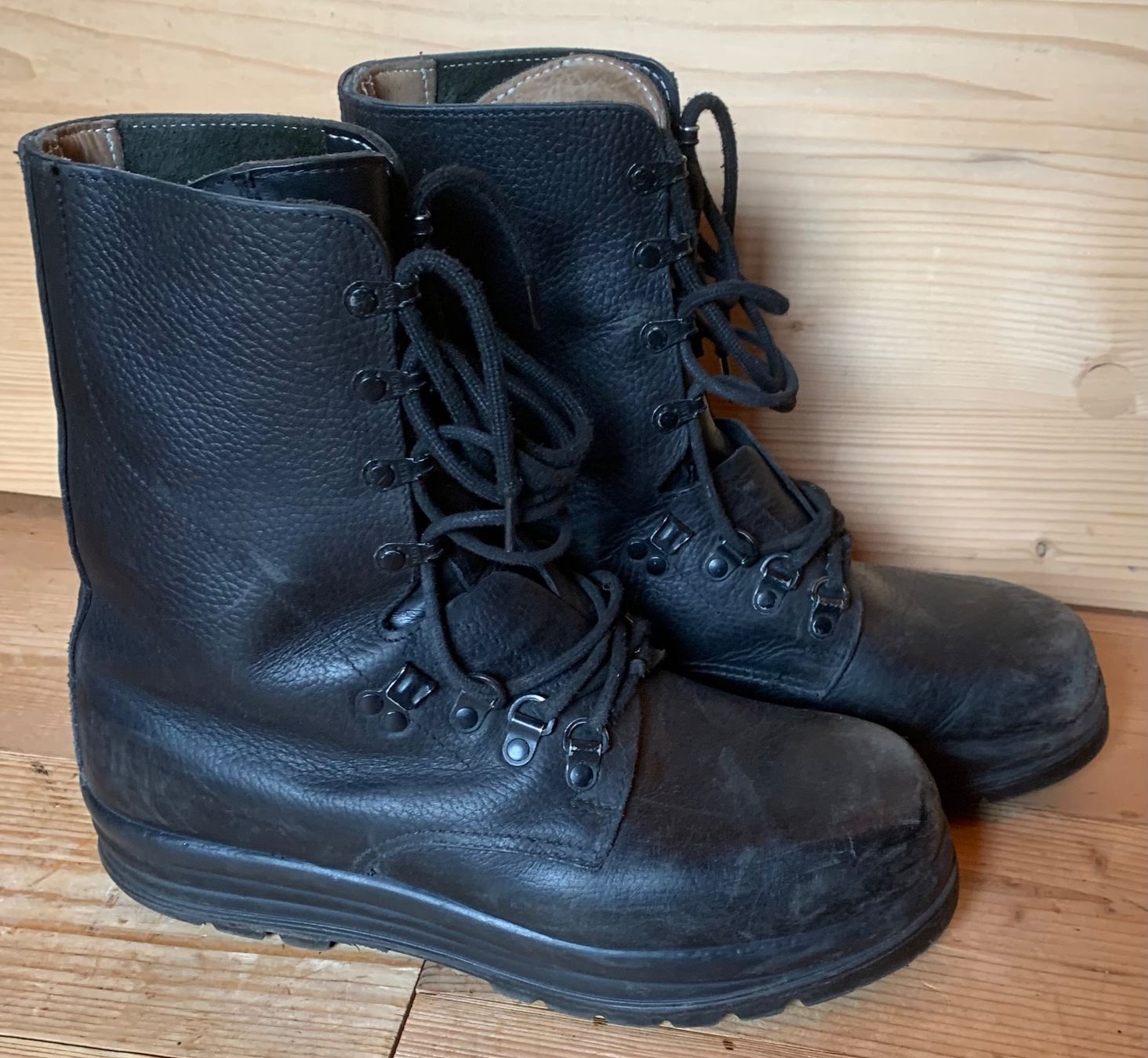 Chaussures hommes: Kampfstiefel der CH Armee Grösse 285/6 – D'occasion à Goldingen par Bergler012