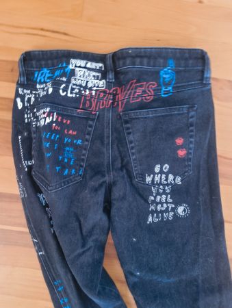 Diesel Babhila Jeans Gr. 27/32 mit coolem Graffiti-Look