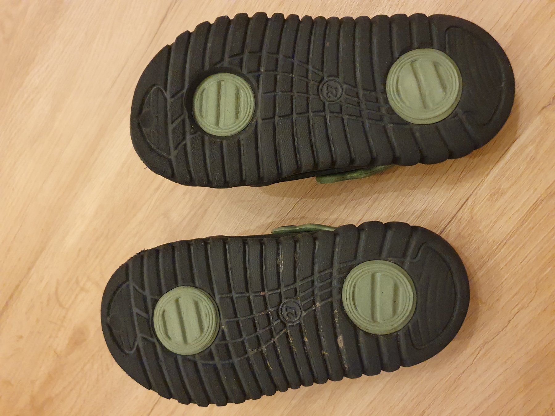 Scarpe per ragazzi: Gummi Clogs, Badeschuhe, Gr. 27 – Usato da Heinrichswil venduto da frankie19860 4