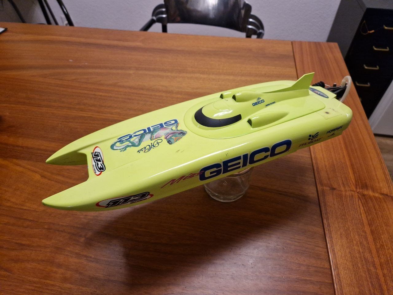 Modellismo RC: RC Speedboot Miss Geico gebraucht – Difettoso da Bern venduto da cuda579