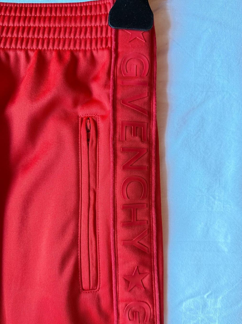 Givenchy Jupes: Givenchy Rock Rot, neuwertig – Neuf (Voir description) à Oberarth par SSS. 8