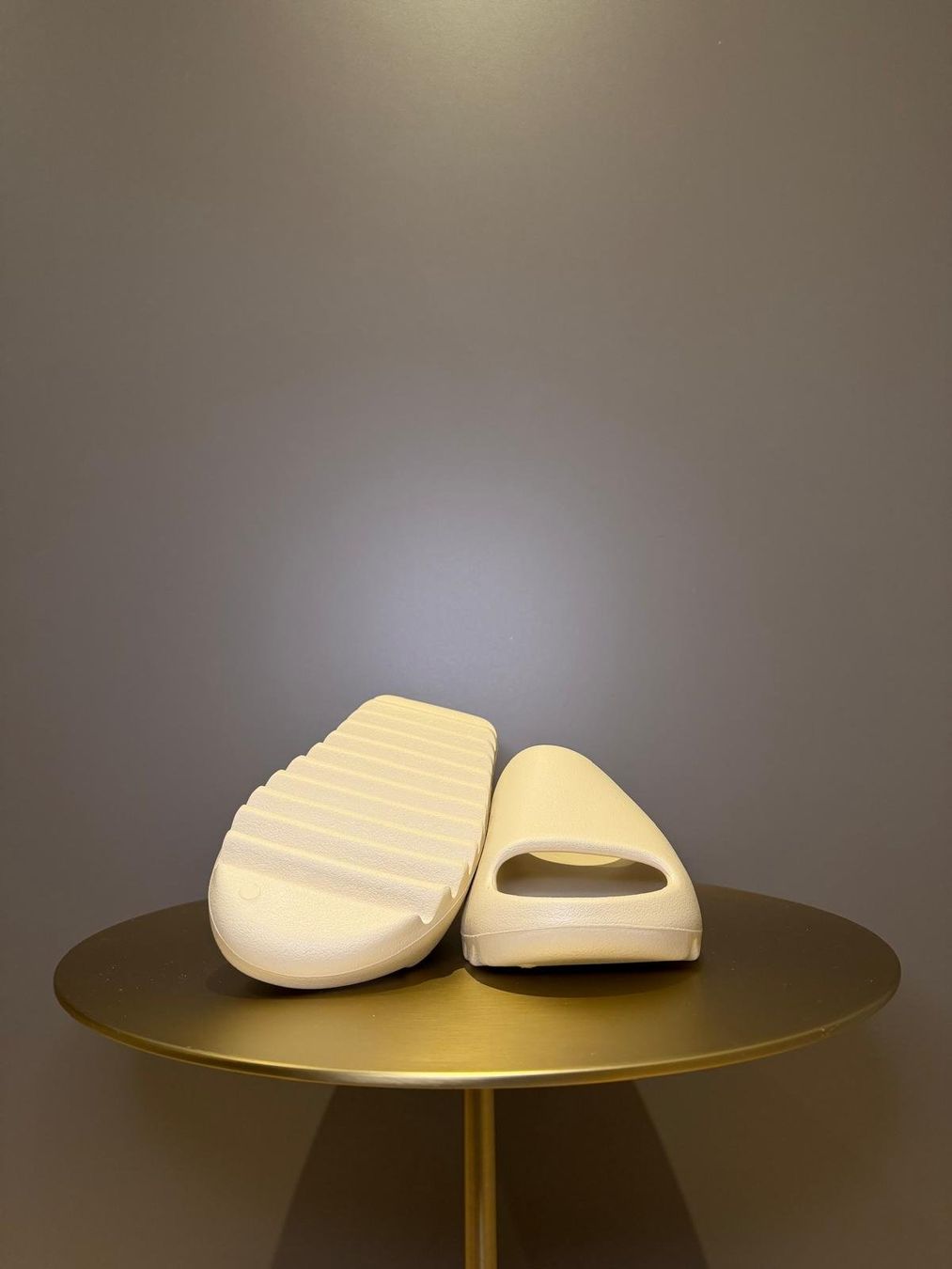 Adidas Herrenschuhe: Yeezy Slide "Bone" – Neu (gemäss Beschreibung) aus Langnau i. E. von dis_tc9q 1