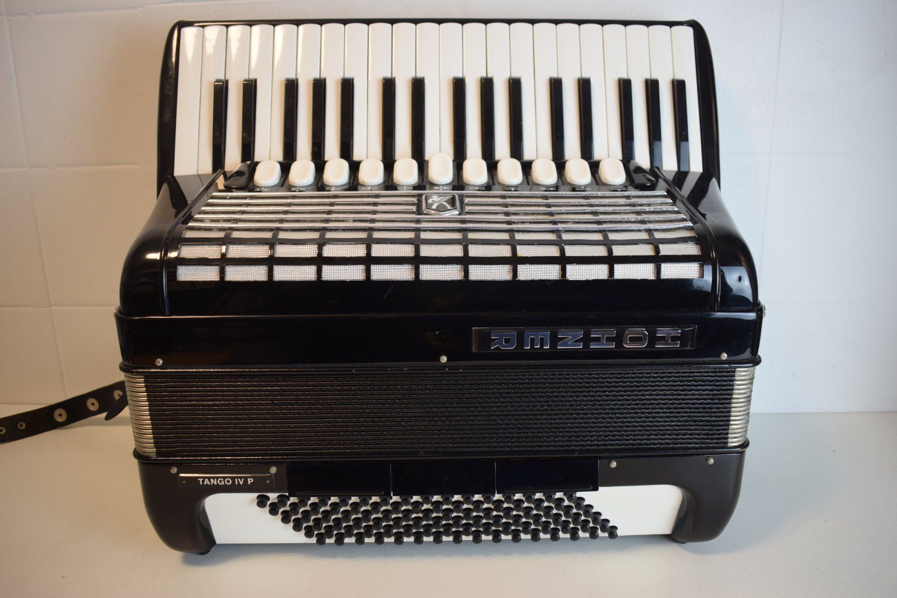 Hohner Strumenti musicali: Akkordeon chromatisch Hohner Tango IV P – Usato da Zürich venduto da baumusik