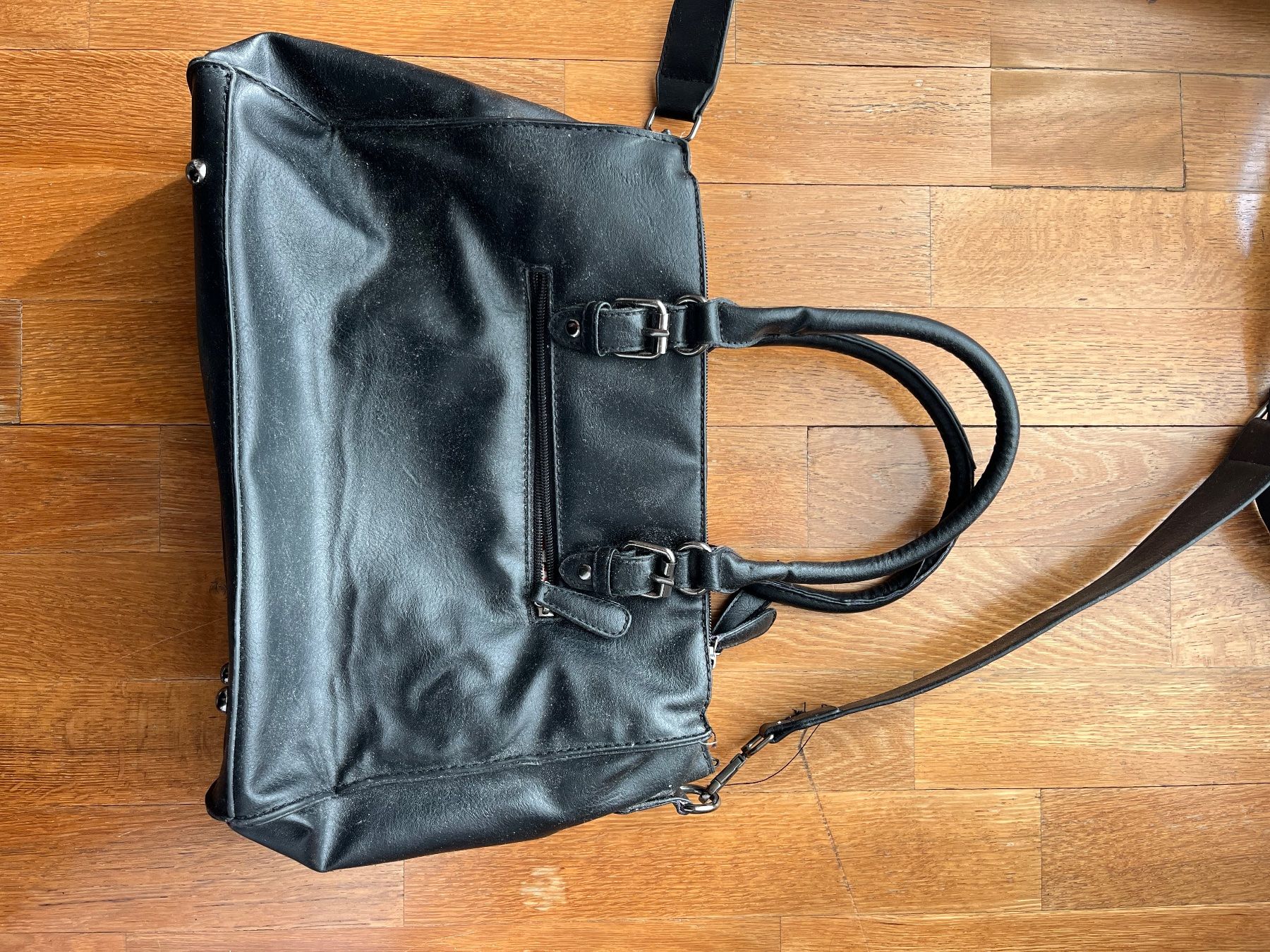 Borse da donna: Schwarze Handtasche mit vielen Fächern – Usato da Ittigen venduto da str_9dw5 1